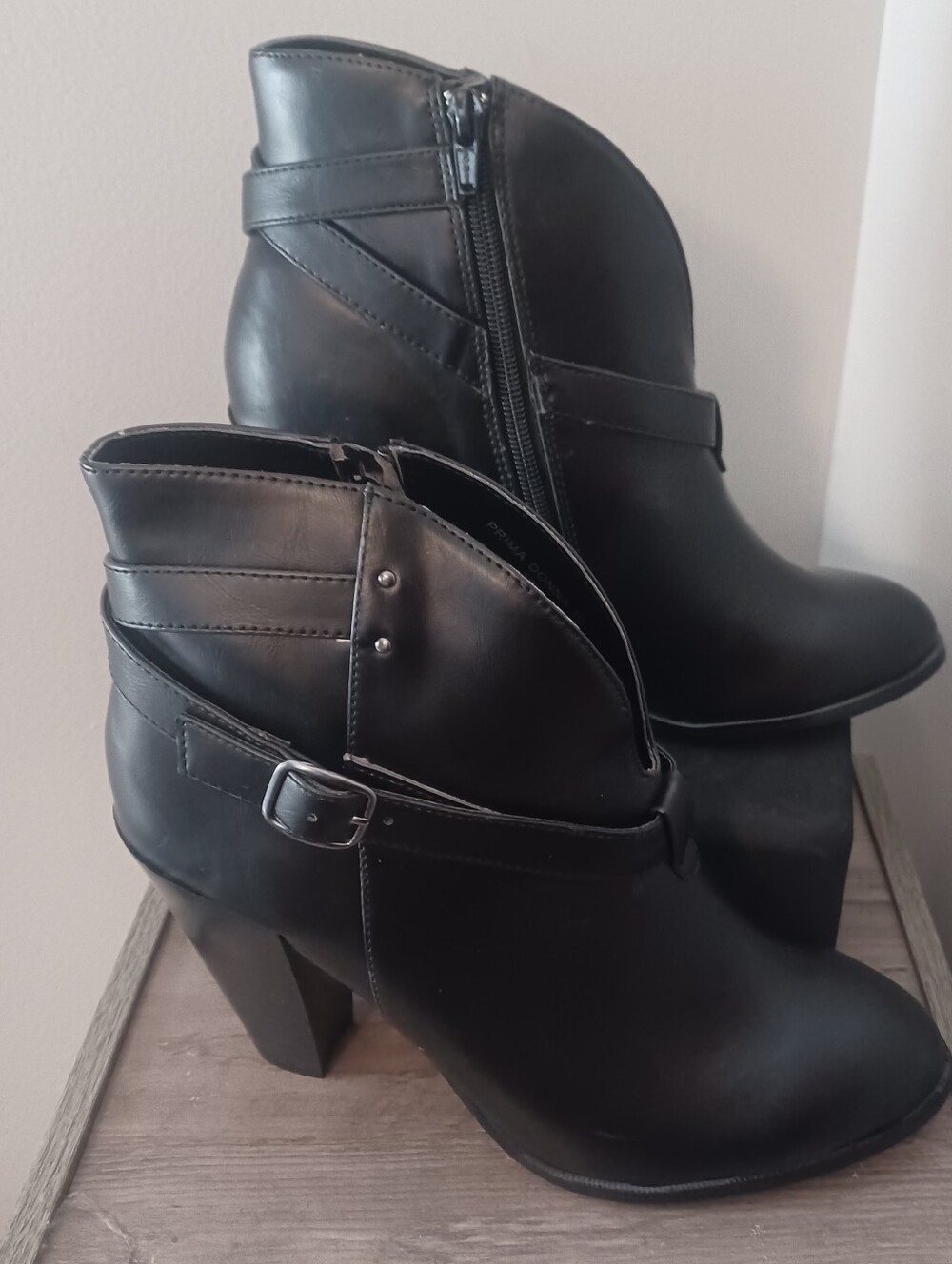Gomax Blk Buckle Booties Sz 10 **$12/4.99 Shipping